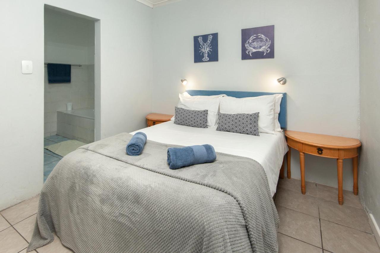 Albatross Accommodation แลมเบิร์ตส์เบย์ ภายนอก รูปภาพ
