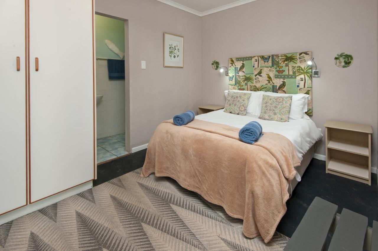 Albatross Accommodation แลมเบิร์ตส์เบย์ ภายนอก รูปภาพ