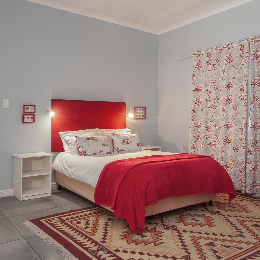 Albatross Accommodation แลมเบิร์ตส์เบย์ ภายนอก รูปภาพ
